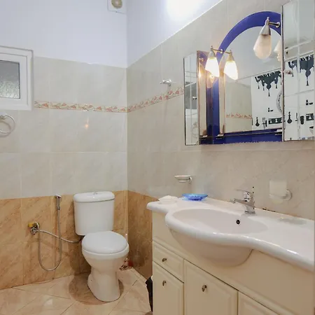 Gentian Oruci Apartment *